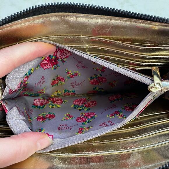 Betsey Johnson Black Faux Vegan Leather Wallet - Picture 6 of 8